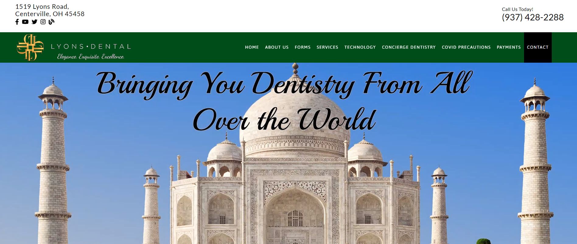 The image is a screenshot of a webpage featuring the Taj Mahal, an iconic white marble mausoleum located in Agra, India.